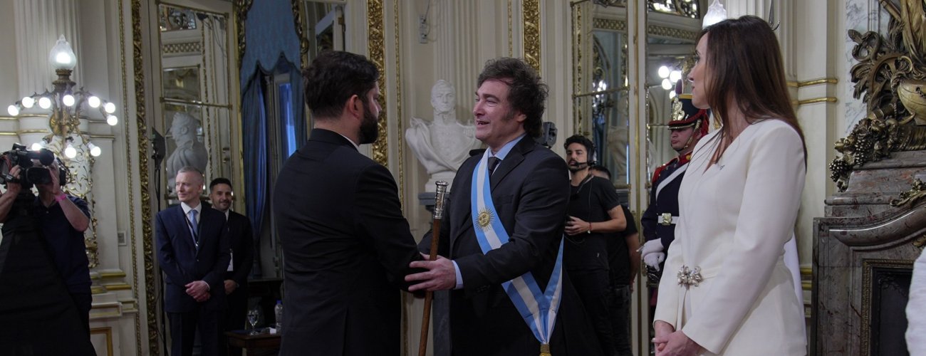 Canciller van Klaveren acompaña al Presidente Boric en cambio de mando presidencial en Argentina