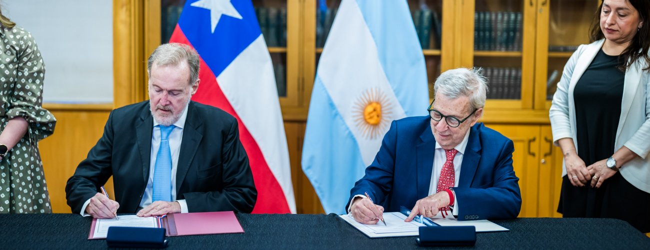 Chile y Argentina suscriben Tratado de Extradición