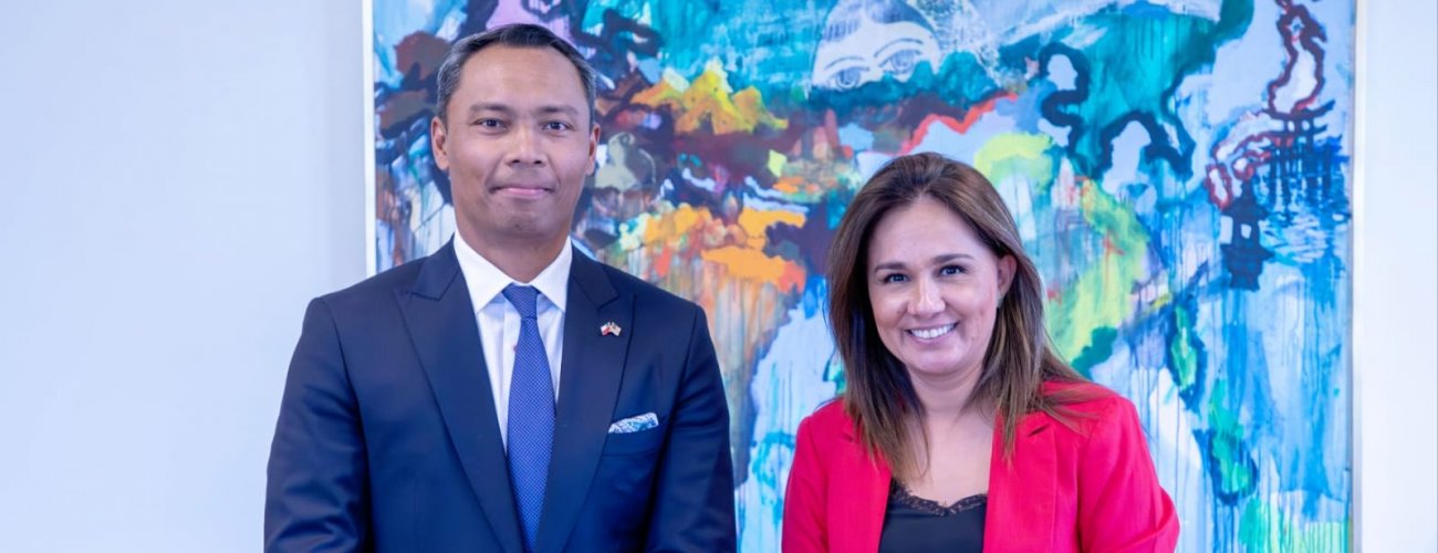 Subsecretaria sostiene reunión de despedida con embajador de Malasia en Chile