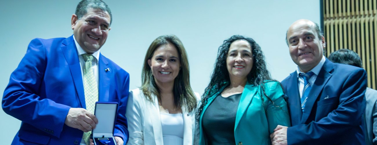 Canciller (s) encabeza reconocimiento a funcionarios y funcionarias por años de servicio