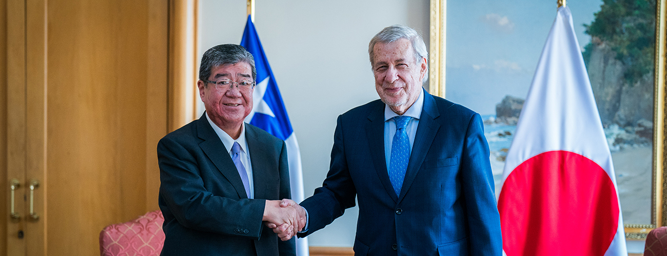 Canciller sostiene reunión de despedida con embajador de Japón en Chile