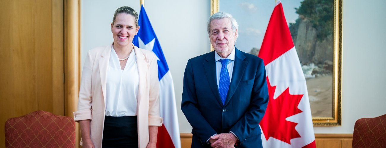Ministro van Klaveren recibe a la embajadora de Canadá en el inicio de sus funciones en Chile