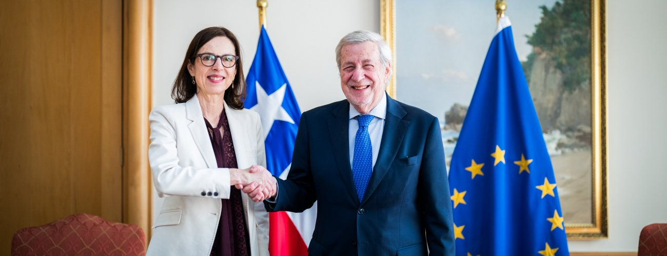 Canciller se reúne con nueva embajadora de la Unión Europea en Chile para abordar las prioridades de la relación bilateral