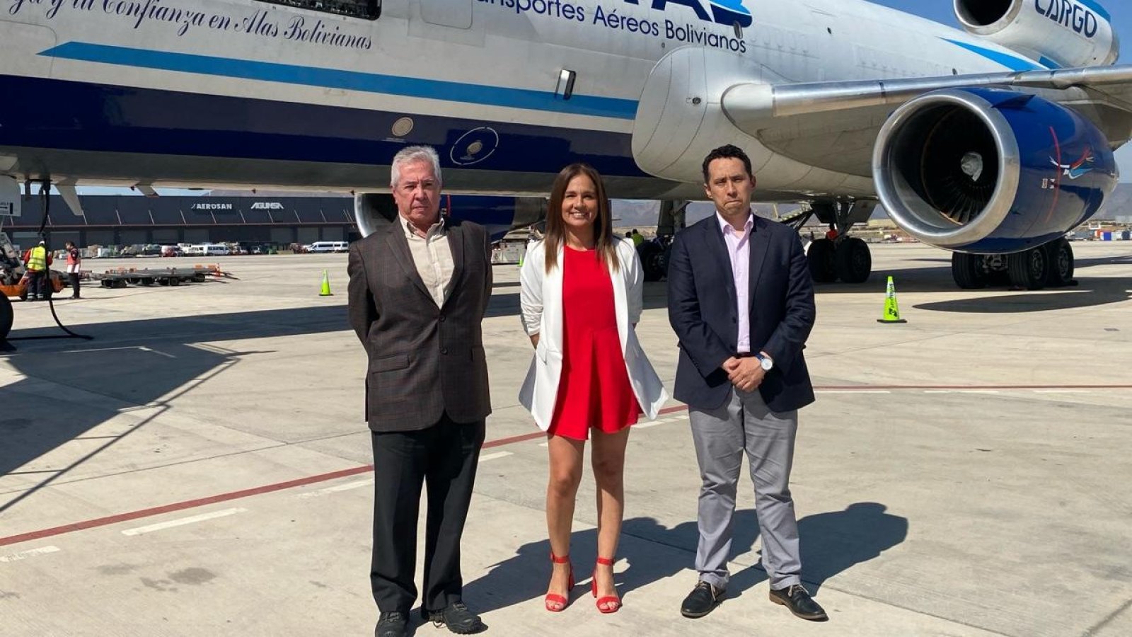 Subsecretaria Gloria de la Fuente recibe un vuelo con 70 toneladas de ayuda humanitaria proveniente de Bolivia