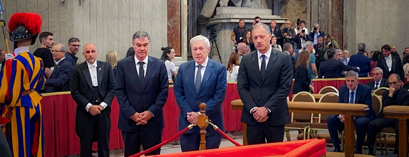 Canciller van Klaveren se encuentra en el Vaticano para participar en las exequias del Papa Francisco