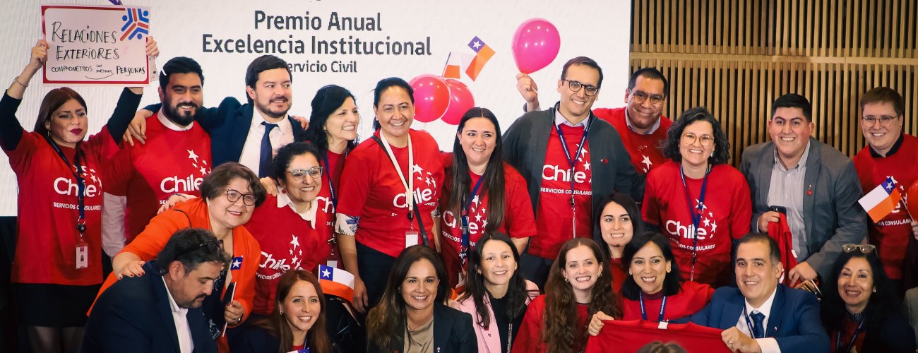 Ministerio de Relaciones Exteriores recibe el premio anual por excelencia institucional