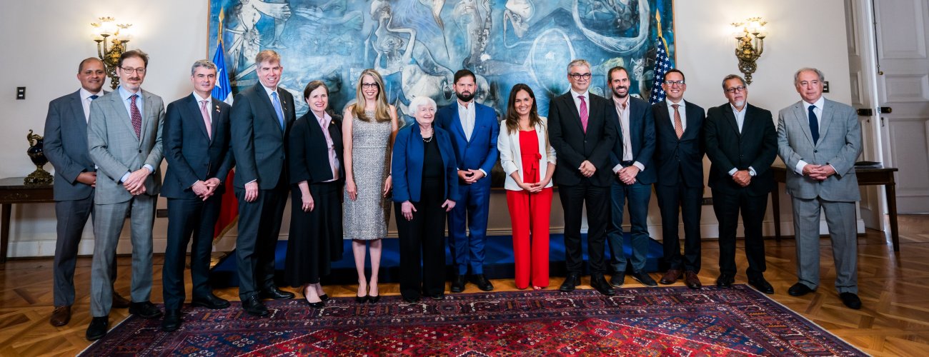 Canciller (s) acompaña al Presidente en reunión con secretaria del Tesoro de Estados Unidos