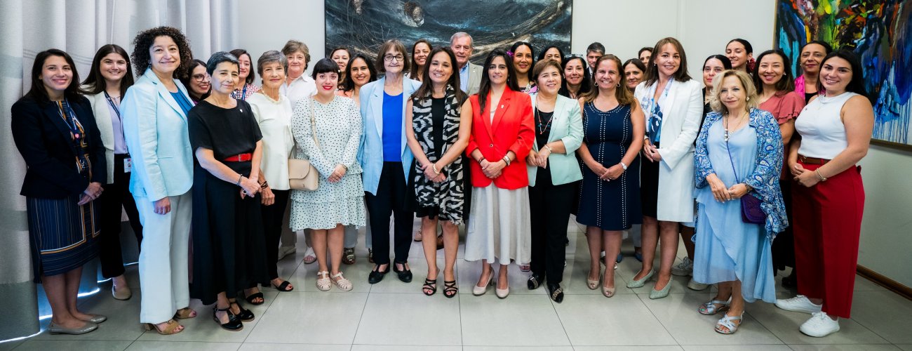 Subsecretarias Gloria de la Fuente y Claudia Sanhueza presentan el Plan de Acción de la Política Exterior Feminista ante la sociedad civil