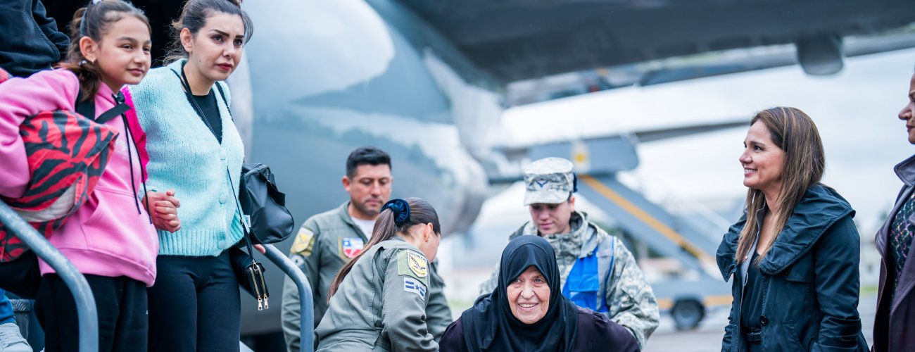 Subsecretaria de la Fuente recibe vuelo humanitario procedente de El Líbano con 67 personas