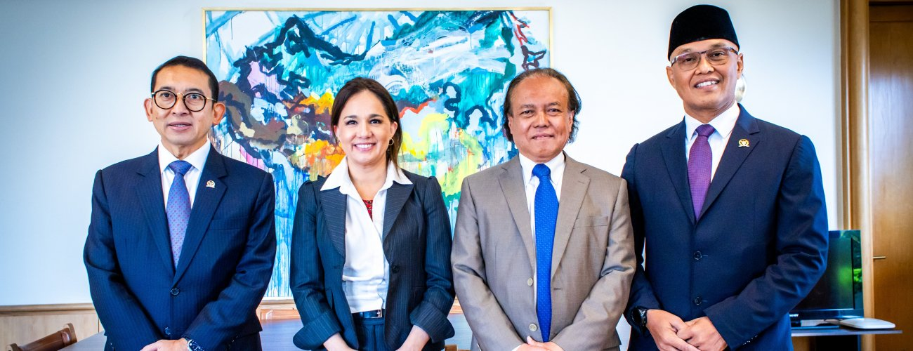 Canciller (s) se reúne con parlamentarios de Indonesia
