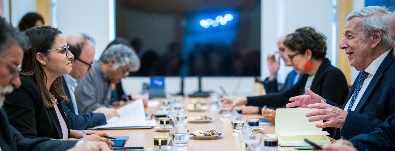 Ministro de Relaciones Exteriores se reúne con alcaldesa de Valdivia por postulación de “Ciudad Humedal” de la Convención de Ramsar