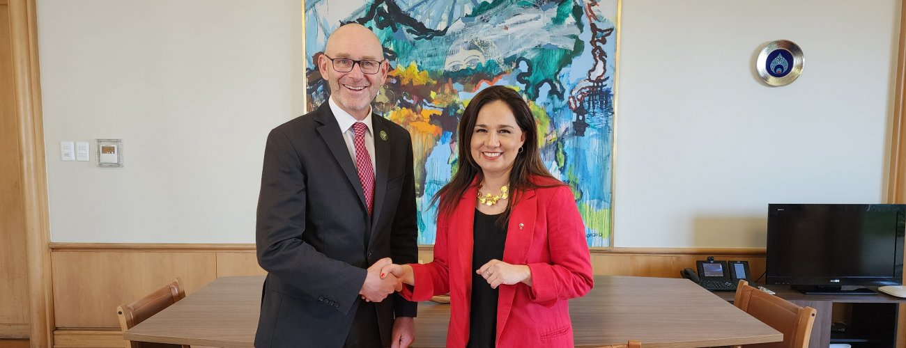 Subsecretaria se reúne con embajador de Australia en Chile