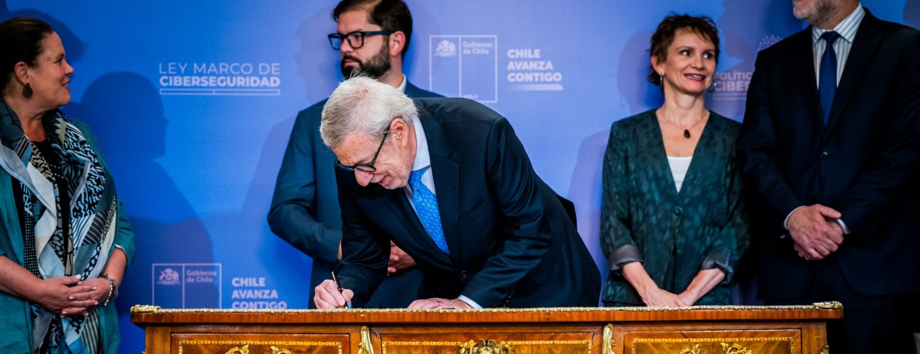 Canciller participa en promulgación de la Ley Marco de Ciberseguridad y en la entrega de la Política Nacional de Ciberseguridad