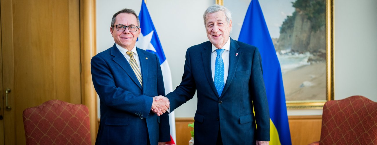 Ministro de Relaciones Exteriores sostiene audiencia con embajador de Ucrania