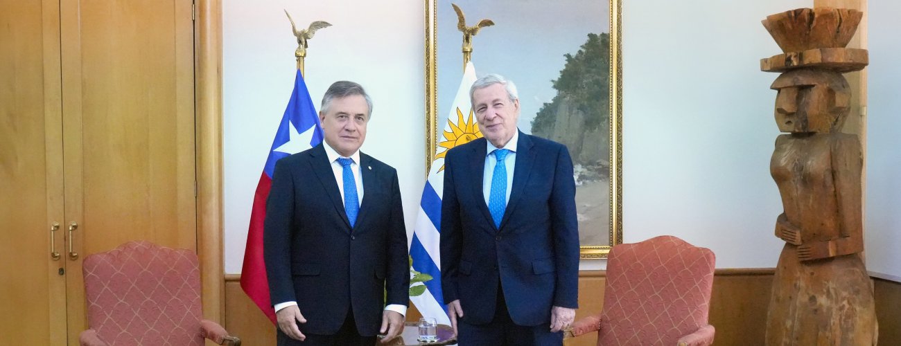 Canciller Alberto van Klaveren se reúne con su par de Uruguay