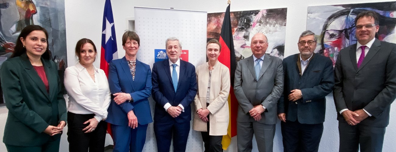 Canciller se reúne con miembros del parlamento y de fundaciones políticas de Alemania