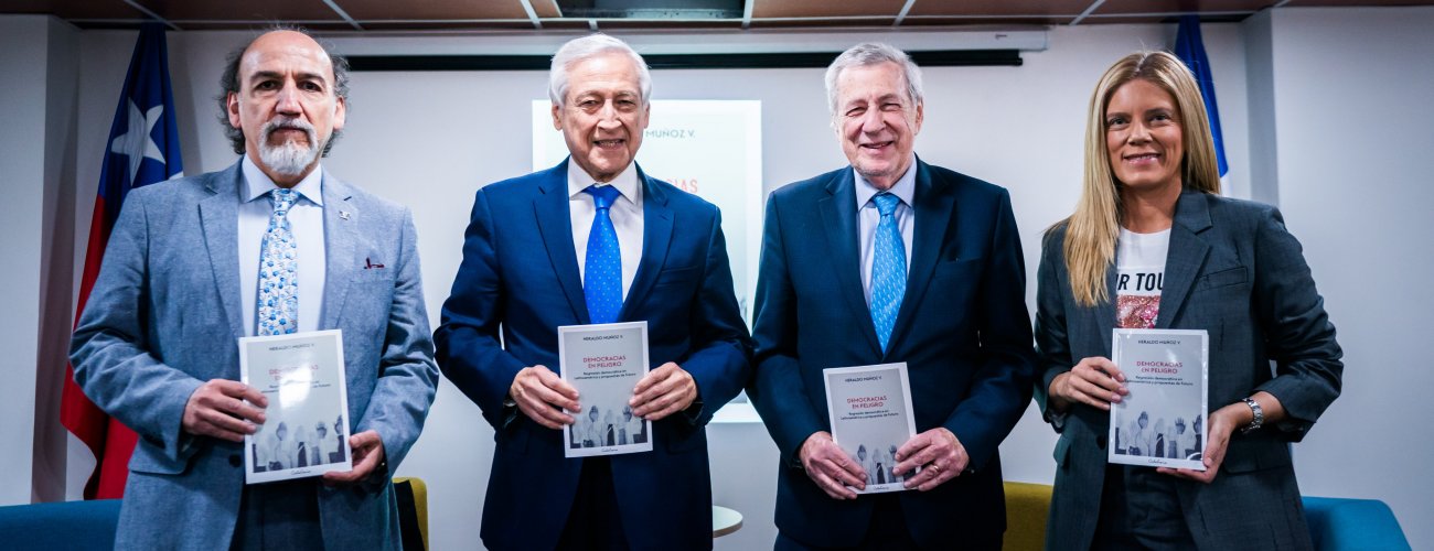 Canciller presentó el libro “Democracias en Peligro” de Heraldo Muñoz