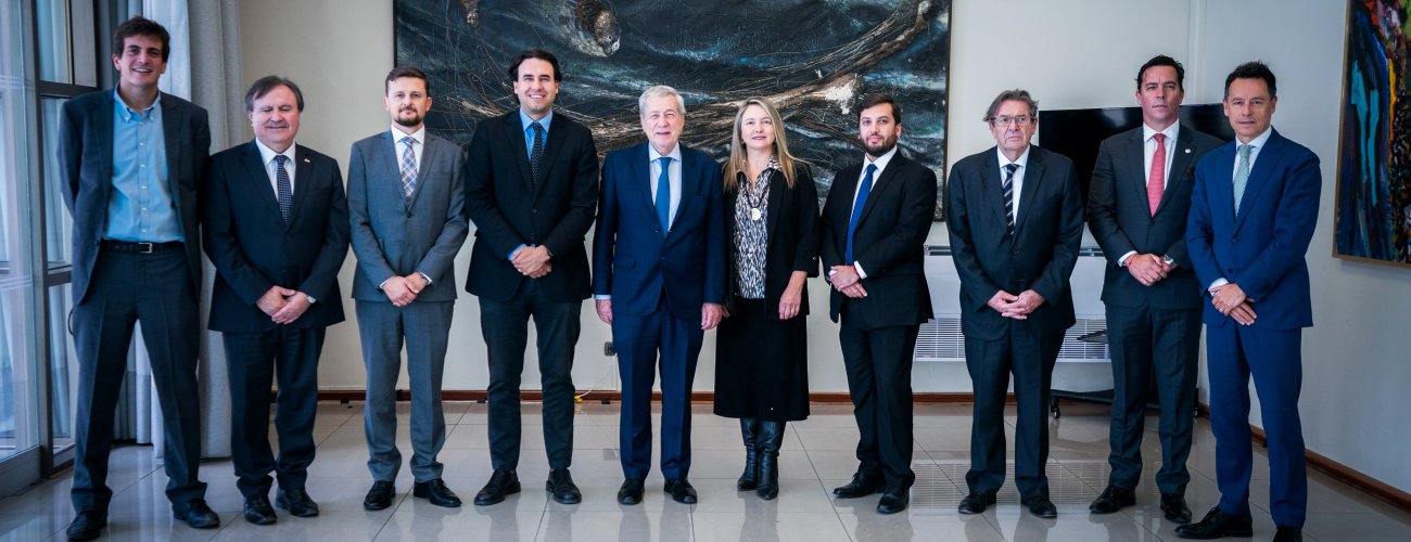 Canciller sostiene almuerzo de trabajo con Comisión de RR.EE. de la Cámara de Diputados y Diputadas