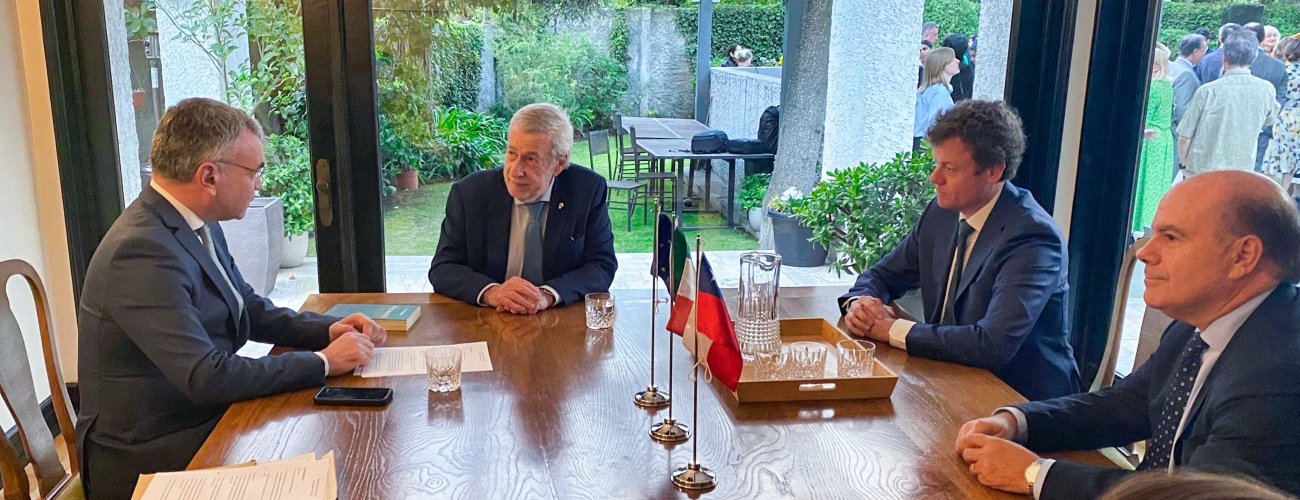 Canciller Alberto van Klaveren se reúne con ministro de Estado de Promoción del Comercio de Irlanda