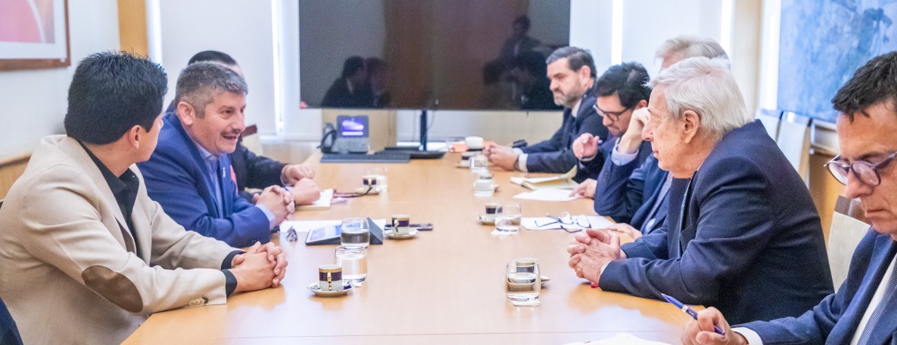 Canciller se reúne con delegación de la comuna de Futaleufú