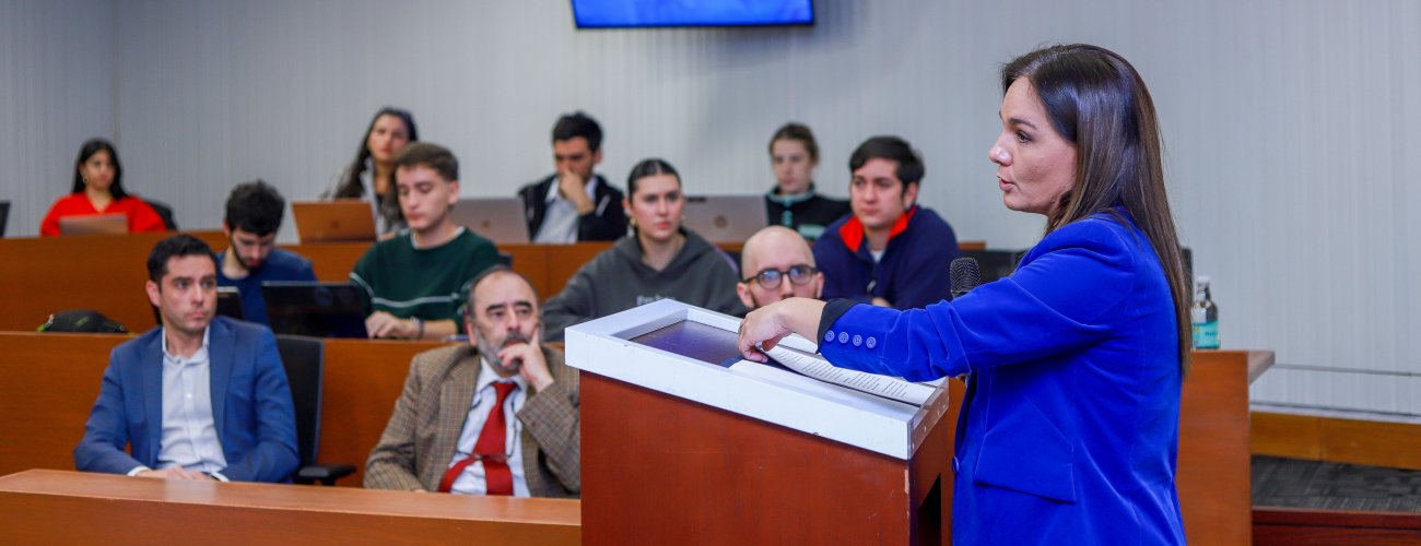 Subsecretaria de Relaciones Exteriores participa en charla magistral sobre política exterior