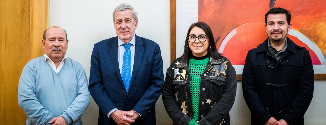 Ministro Alberto van Klaveren se reúne con la directiva del Movilh