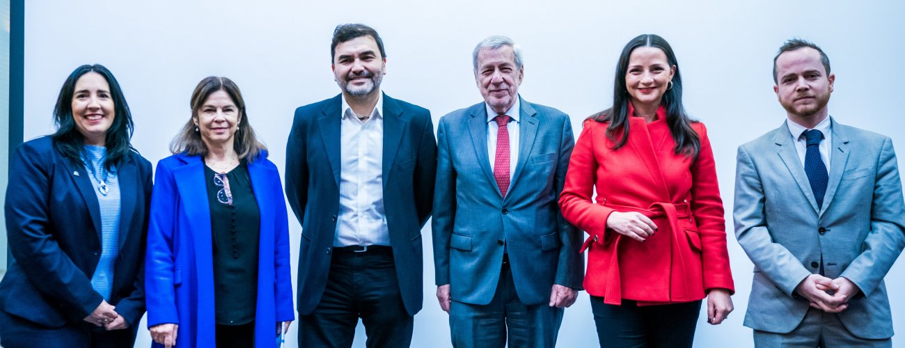 Canciller participa en la presentación del docu-reportaje “Miradas perdidas: historias de reporteros chilenos en la guerra de Ucrania”