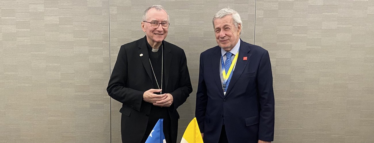 Canciller Alberto van Klaveren sostiene reunión bilateral con secretario de Estado del Vaticano