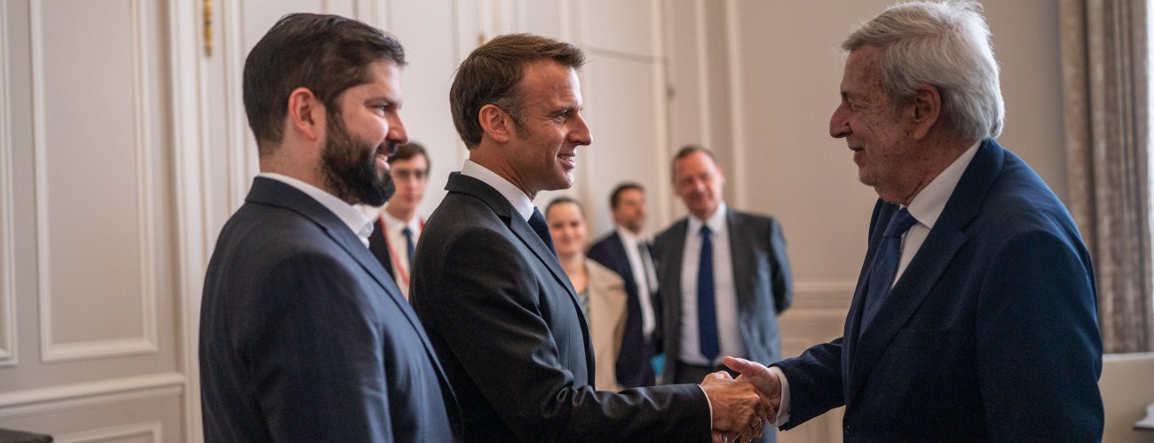 Canciller acompaña a Presidente Boric en reunión con el Presidente Macron