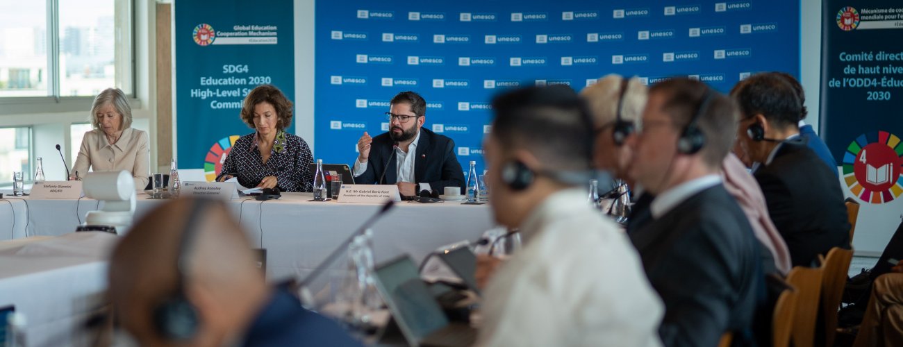 Canciller acompaña a Presidente Boric en su jornada en la sede de Unesco en París