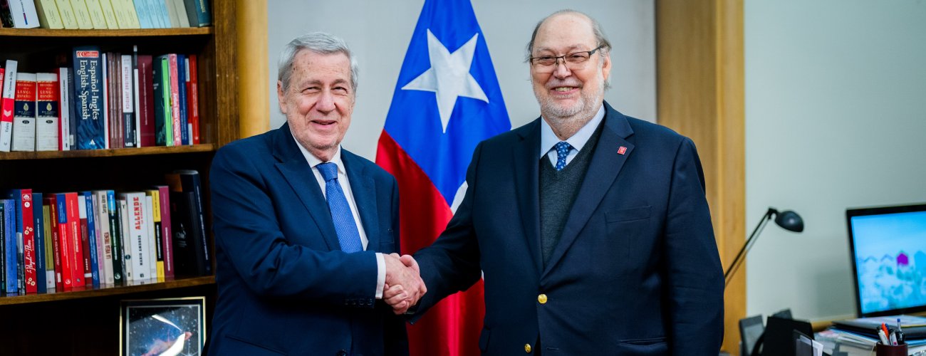 Ministro van Klaveren se reúne con presidente del consejo directivo del Servel
