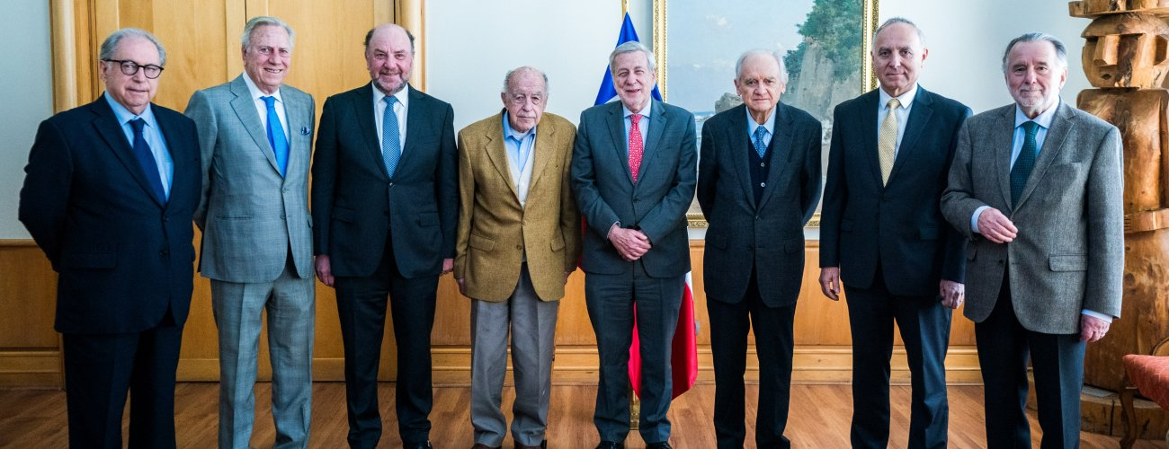 Canciller Alberto van Klaveren se reúne con Consejo de ex-Cancilleres
