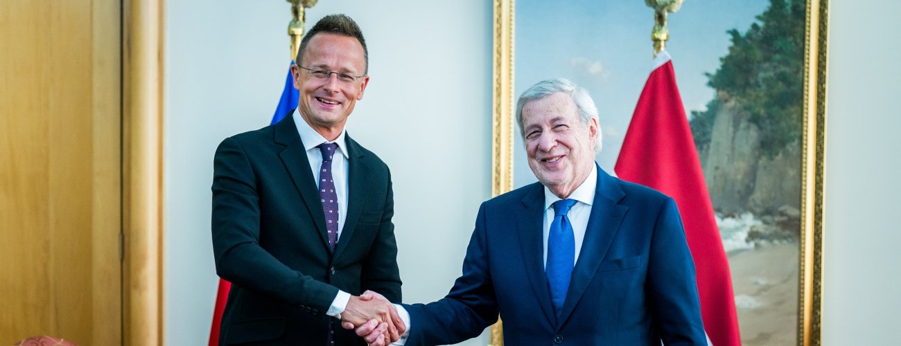 Canciller se reúne con el ministro de Relaciones Exteriores y Comercio de Hungría