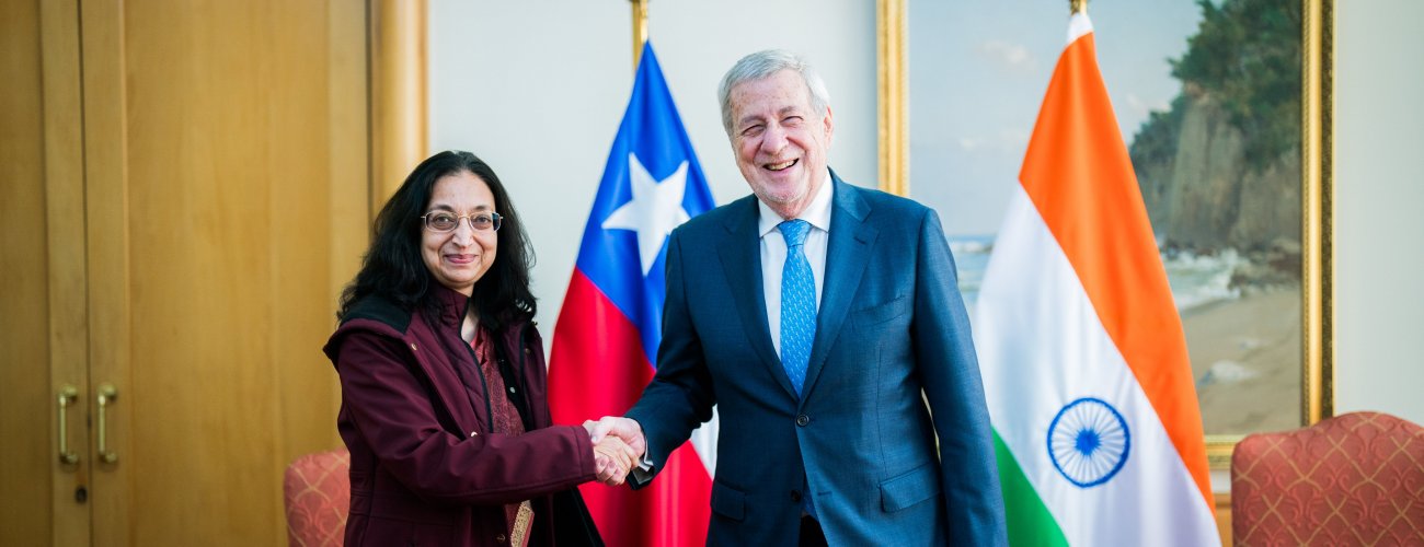 Canciller se reúne con embajadora de la India previo al Chile Summit India 2024