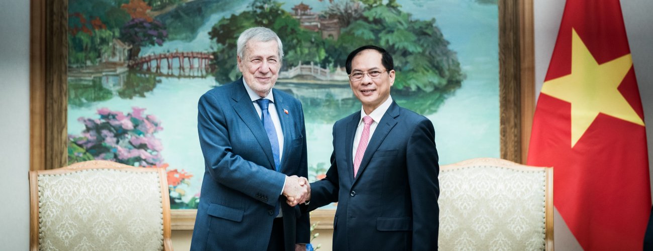 Canciller se reúne con viceprimer ministro de Vietnam