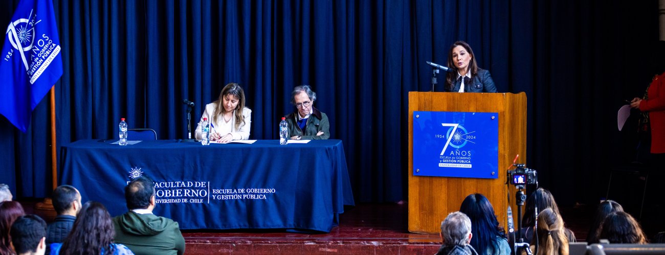 Ministra (s) realiza charla en la Facultad de Gobierno de la Universidad de Chile