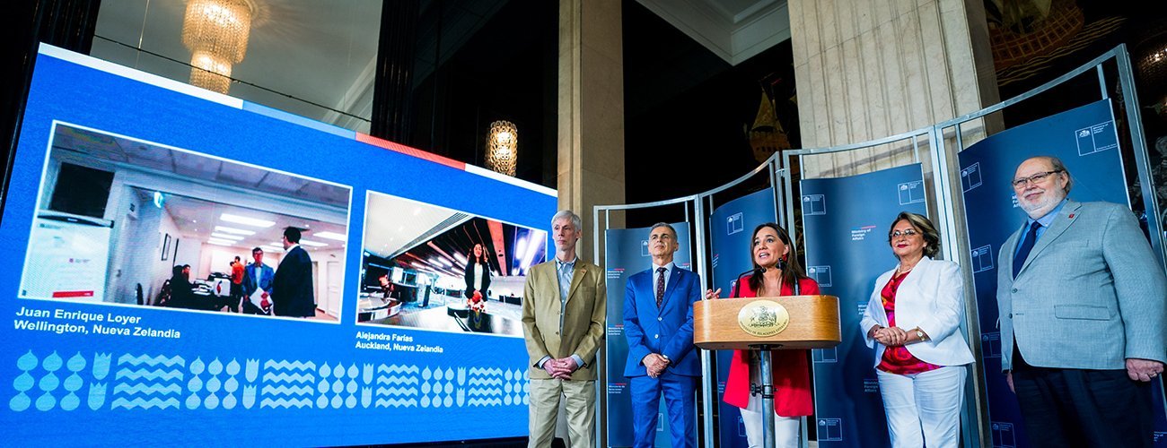 Subsecretaria Gloria de la Fuente da inicio al voto en el exterior para el Plebiscito Constitucional 2023