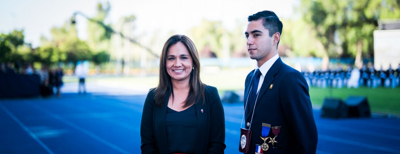 Canciller (s) condecora a primera antigüedad de la promoción 2021-2024 de la PDI