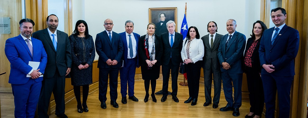 Canciller se reúne con el Grupo de Embajadores Árabes en Chile