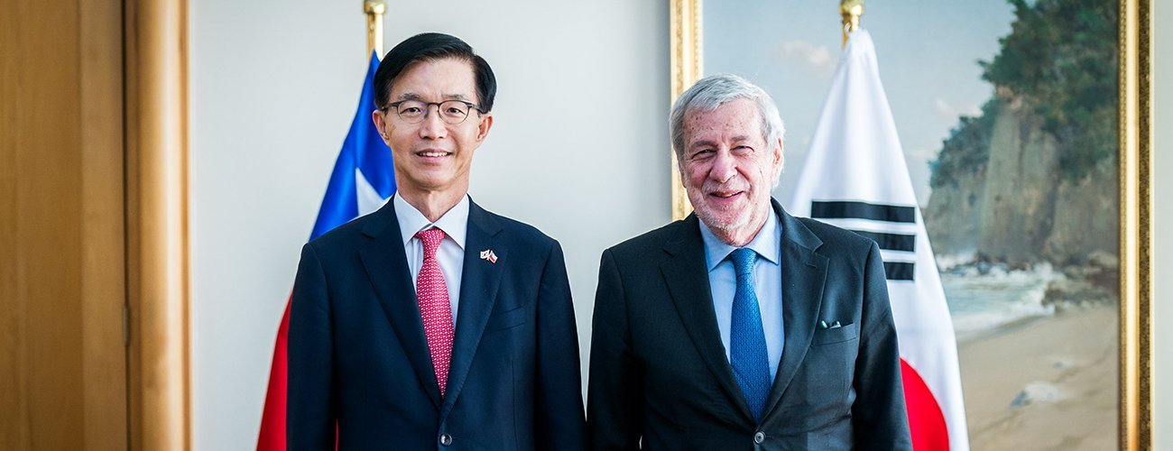 Canciller se reúne con ministro de Comercio de Corea para impulsar las relaciones