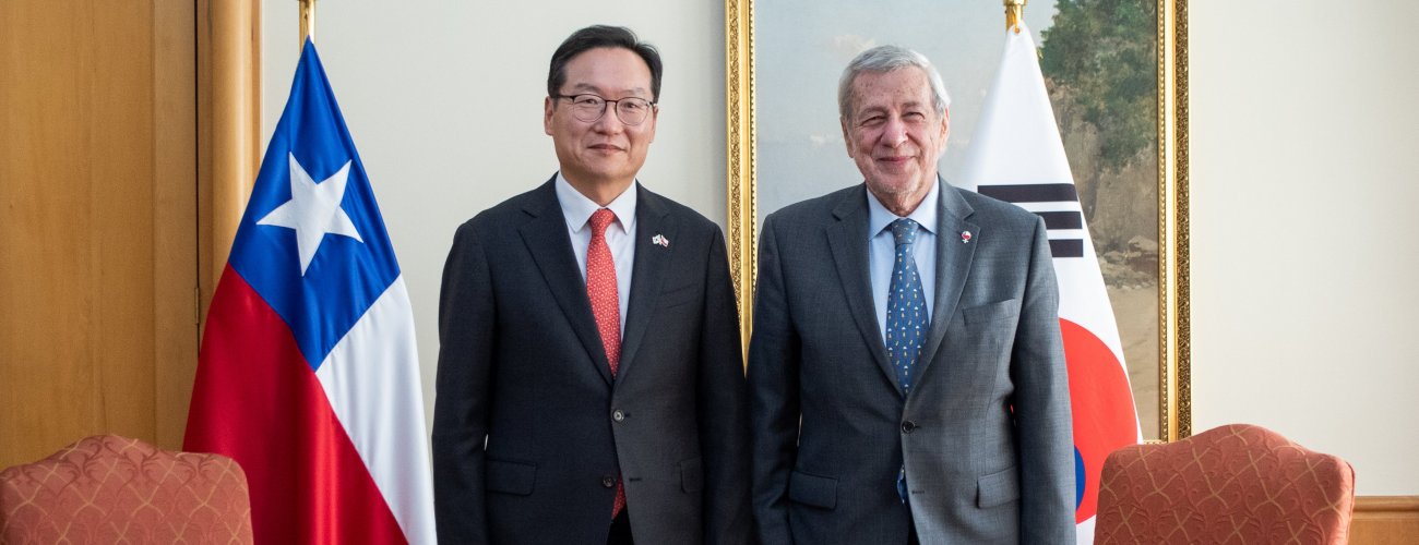 Canciller se reúne con embajador de la República de Corea en Chile