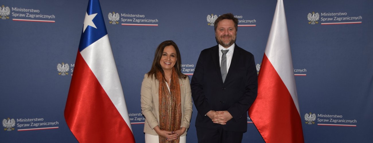 Subsecretaria Gloria de la Fuente encabeza Consultas Políticas con Polonia