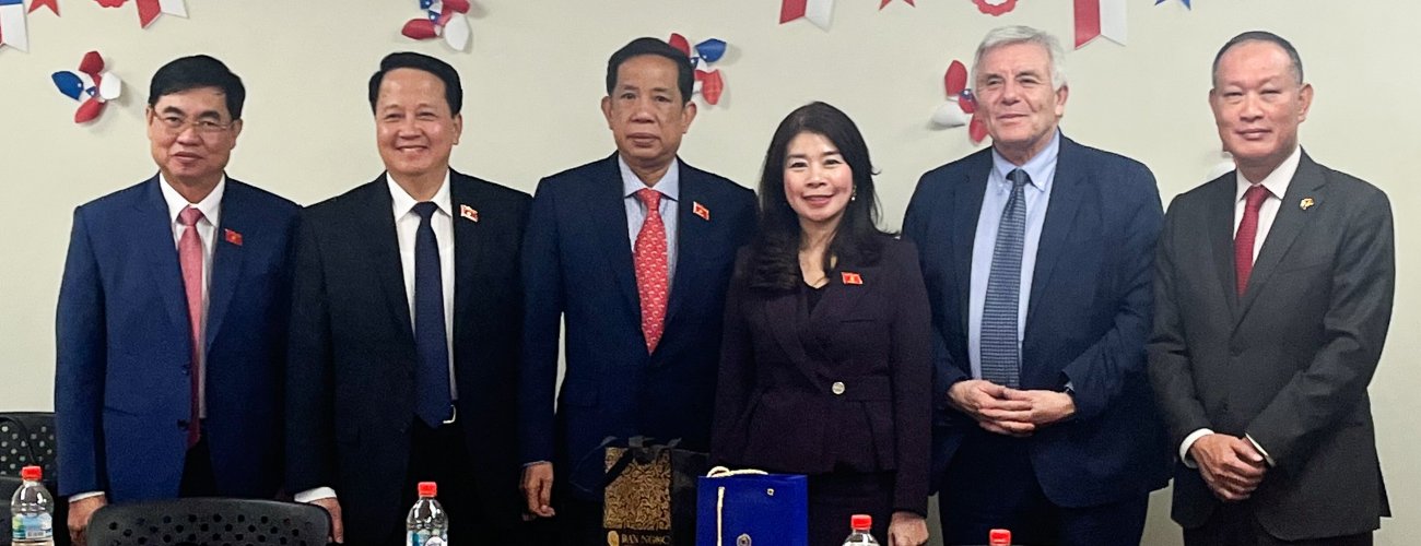 Segen (s) se reúne con vicepresidenta del Comité de Asuntos Exteriores de la Asamblea Nacional de Vietnam