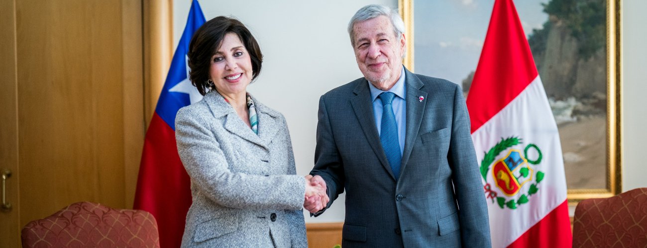 Canciller se reúne con nueva embajadora de Perú en Chile