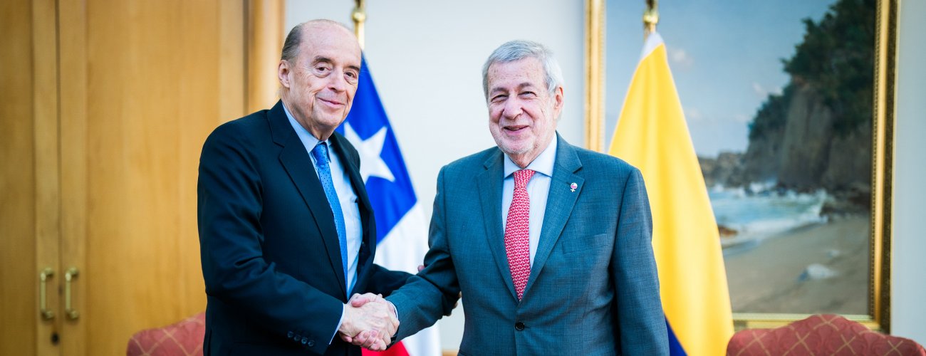 Ministro Alberto van Klaveren se reúne con el canciller de Colombia