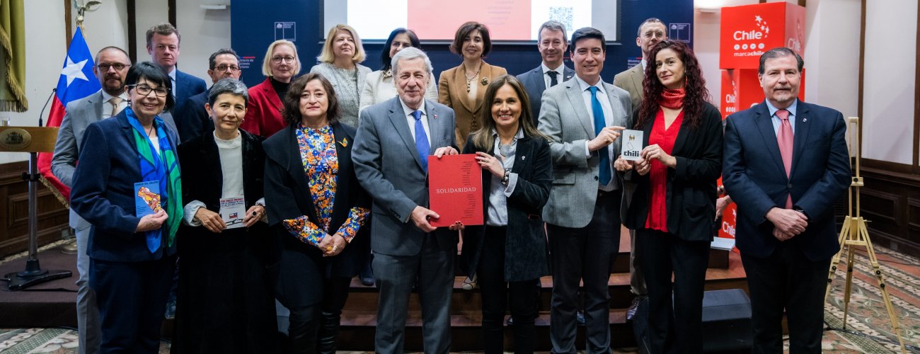 Cancillería presenta libro que agradece la solidaridad internacional con los chilenos y chilenas perseguidos por la dictadura
