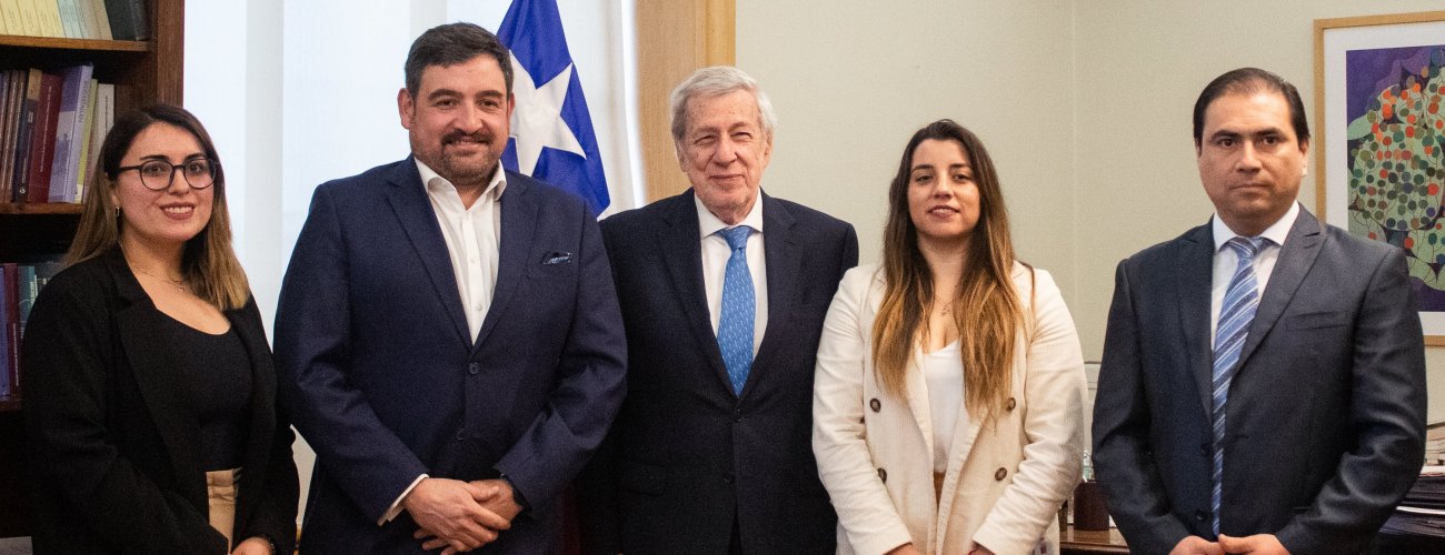 Ministro se reúne con nueva directiva de la Aprofex