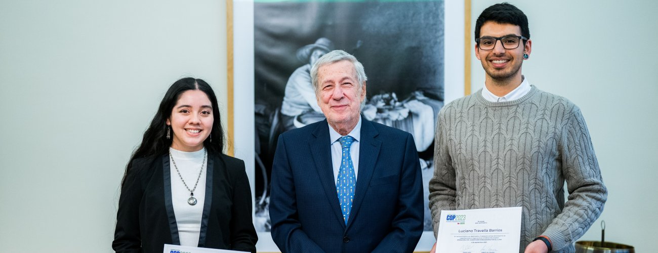 Ministro se reúne con jóvenes que serán parte de la delegación chilena en la próxima COP28