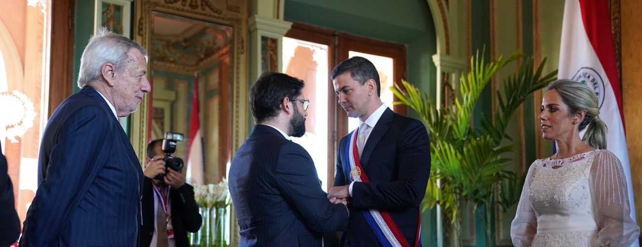 Canciller Alberto van Klaveren acompaña al Presidente Boric en cambio de mando en Paraguay