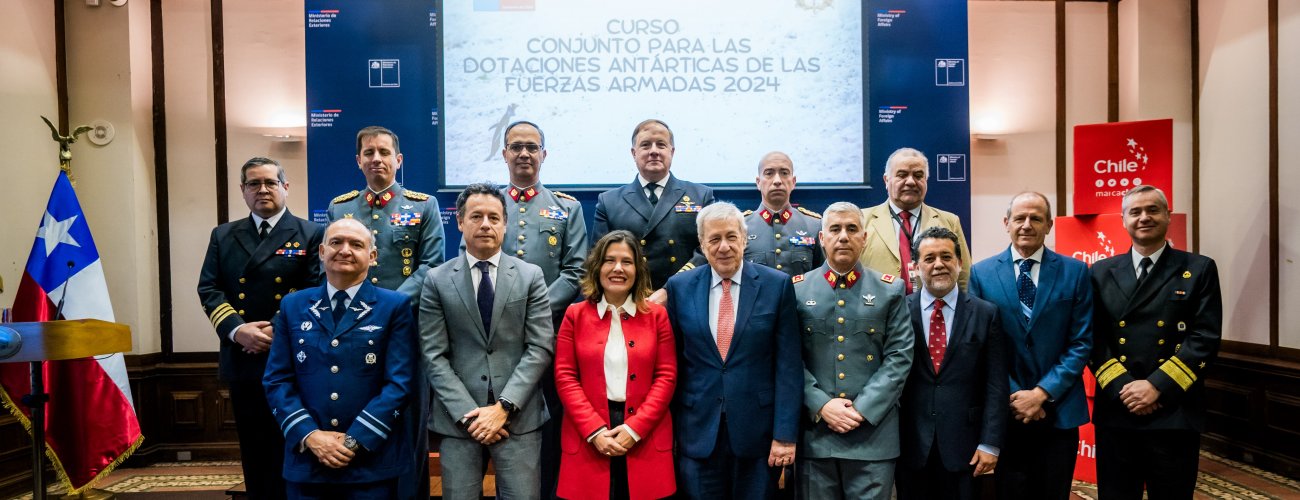 Canciller inaugura curso de instrucción para las dotaciones antárticas de las Fuerzas Armadas